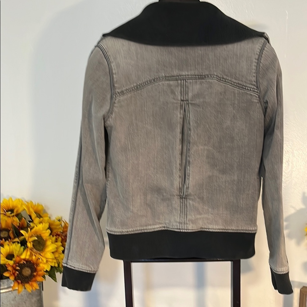 Stylish Gray Bomber Jacket for Men - Picture 6 of 11